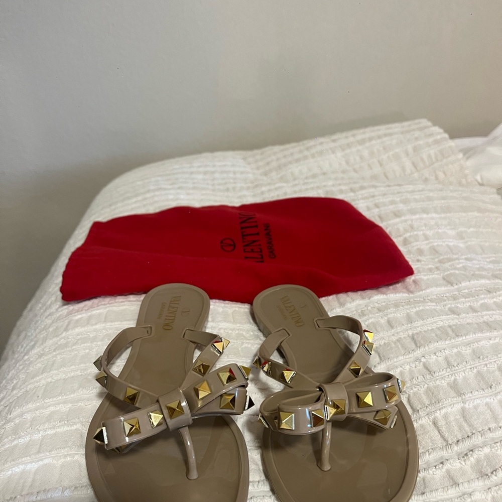 Rockstud Jelly Flip Flop (Women)
Valentino Garavani
